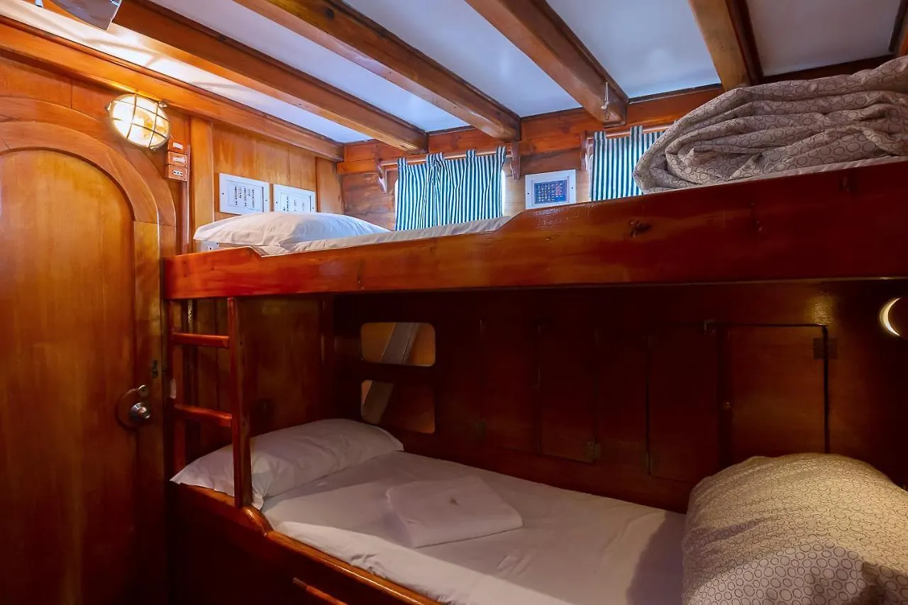Hotel Venezia Boat & Breakfast Caicco Freedom 2*, Venecia