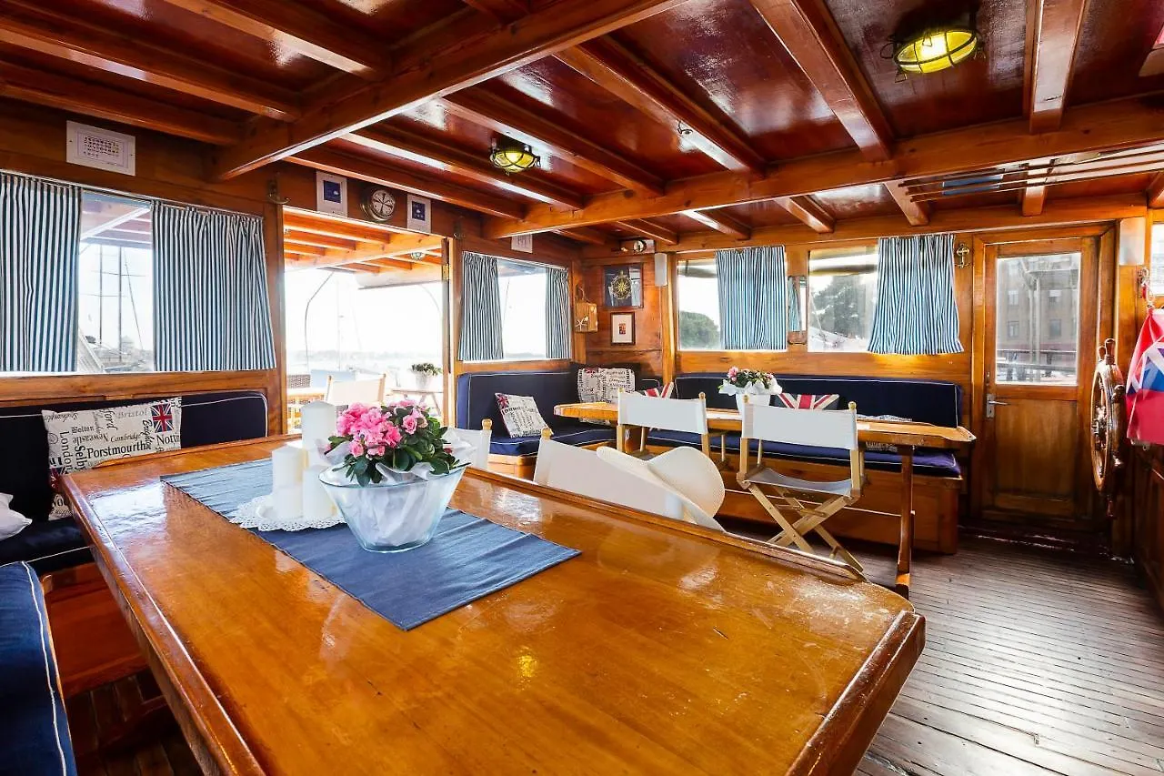 Hotel Venezia Boat & Breakfast Caicco Freedom 2*, Venecia Italia