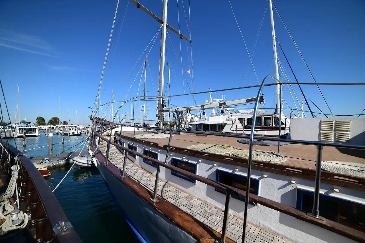 Hotel Venezia Boat & Breakfast Caicco Freedom